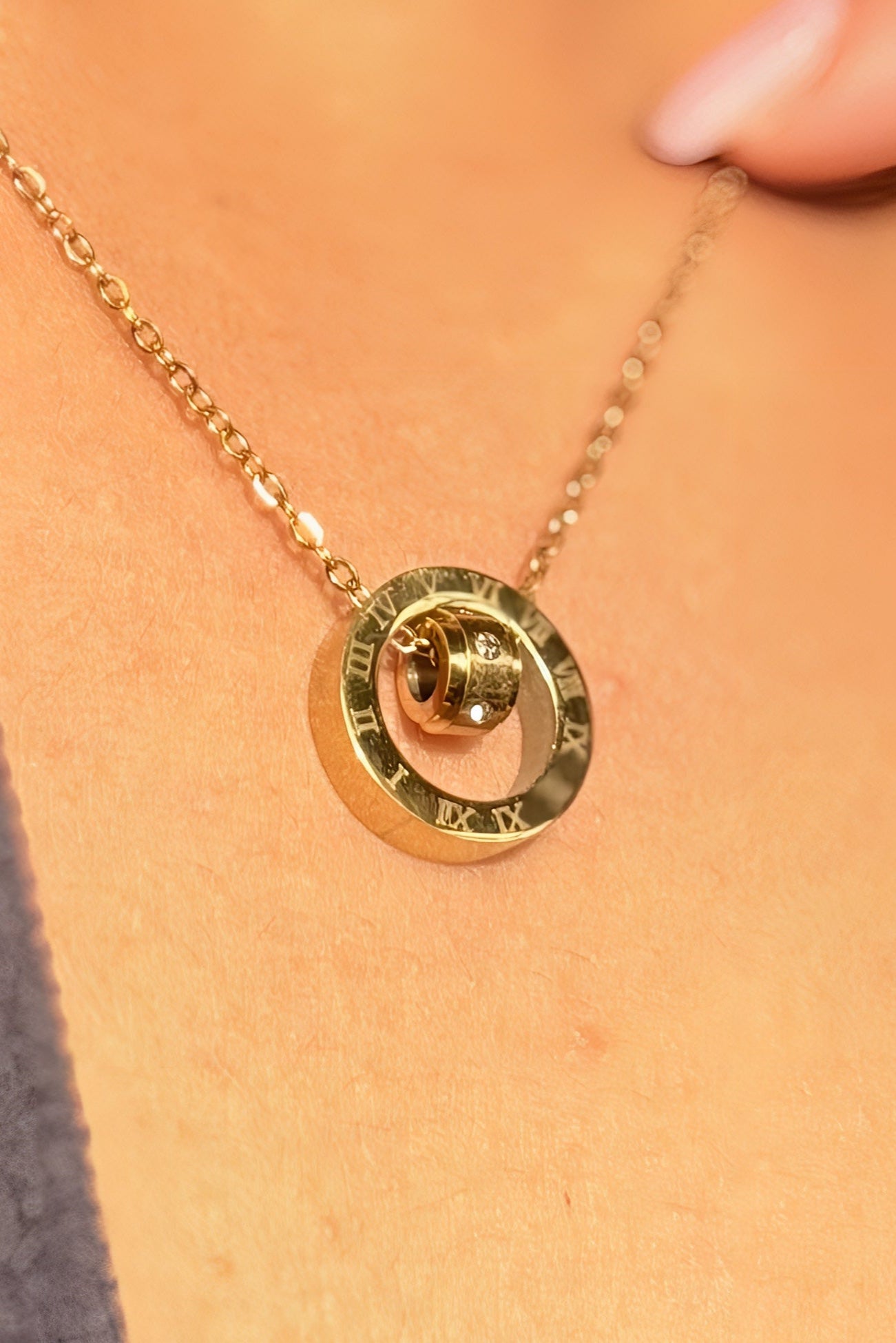 ROMAN ELEGANCE PENDANT