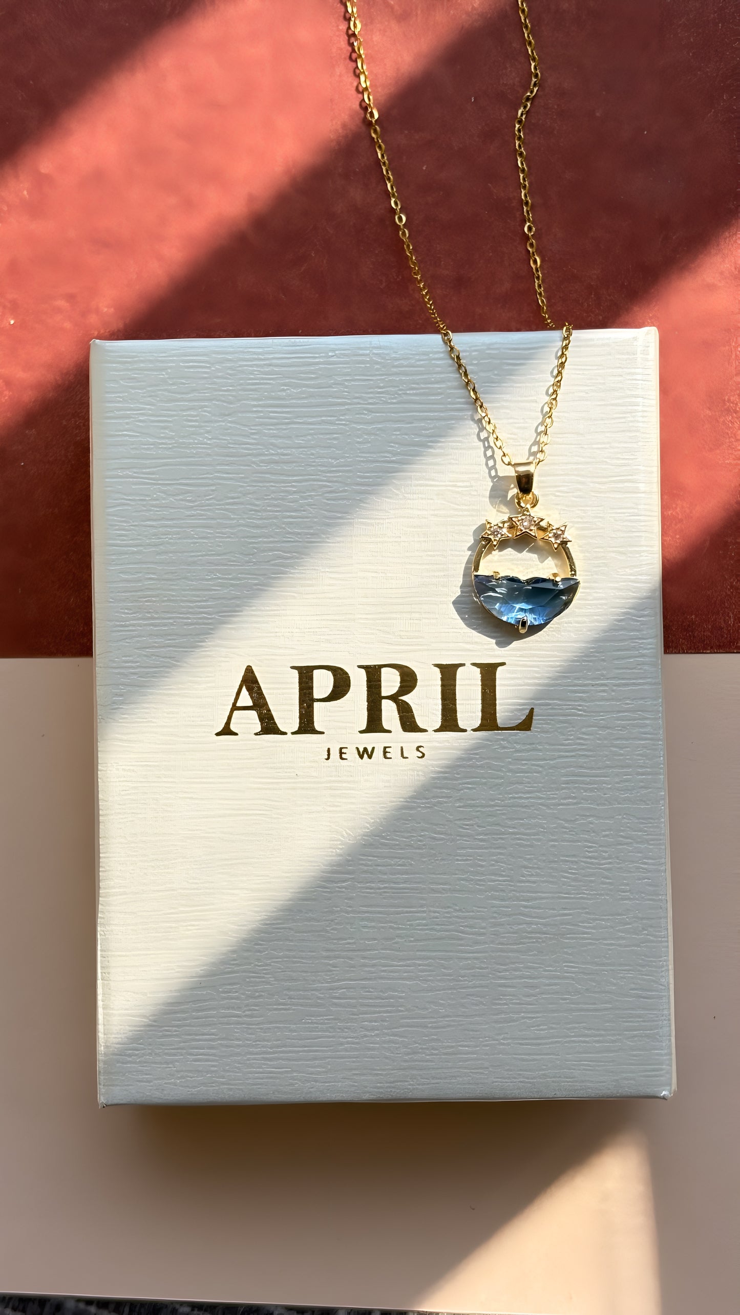 LUNAR GLOW PENDANT