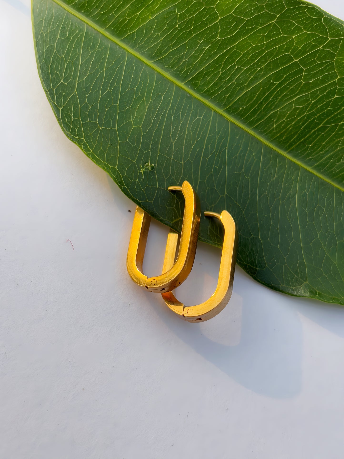 CHIC HALF HOOPS