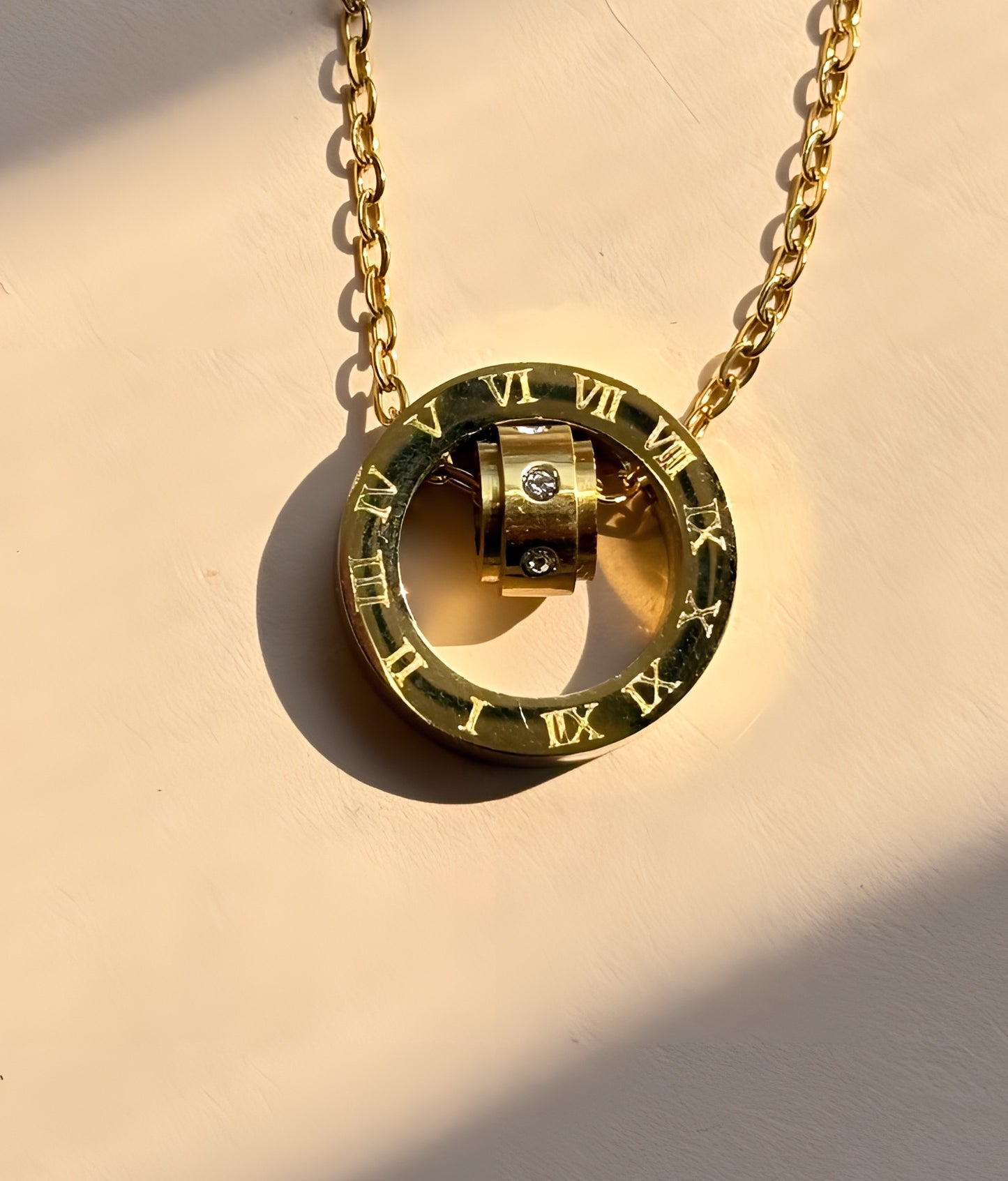 ROMAN ELEGANCE PENDANT