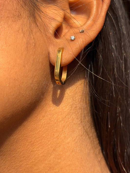 CHIC HALF HOOPS