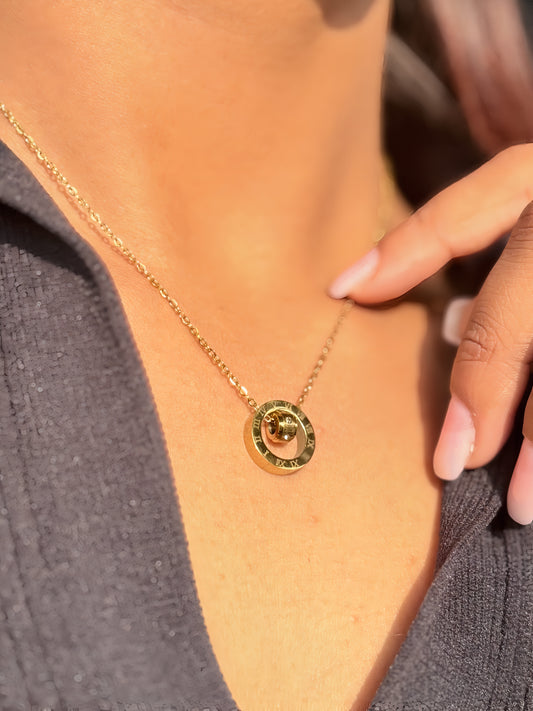 ROMAN ELEGANCE PENDANT