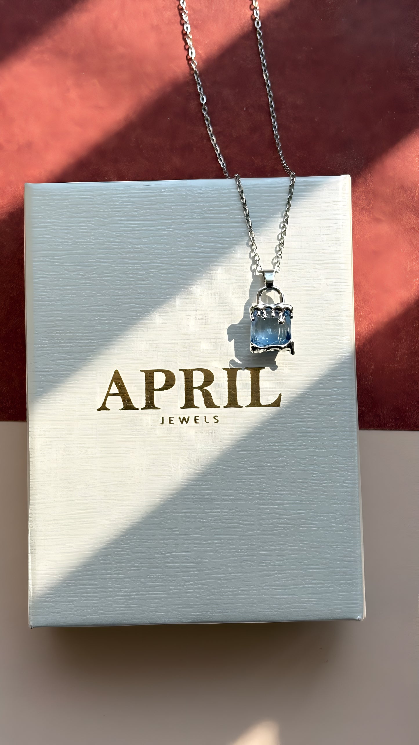 DREAMY PRISM LOCK PENDANT