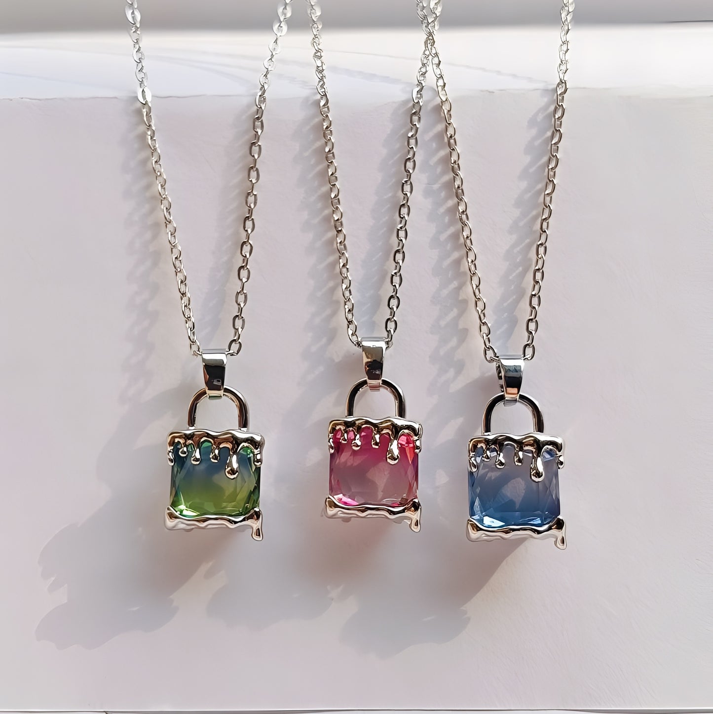 DREAMY PRISM LOCK PENDANT