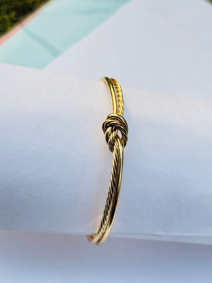 ETERNAL KNOT BRACELET