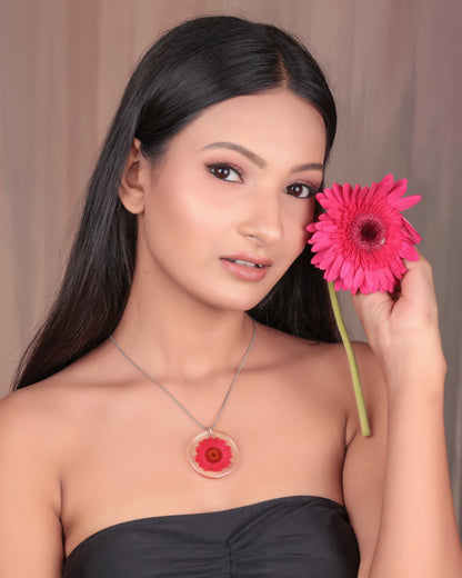 RADIANT RED DAISY